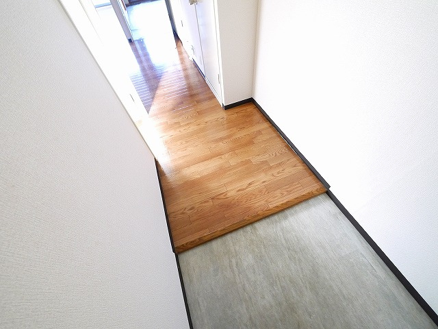 グランドライフ秋篠の玄関