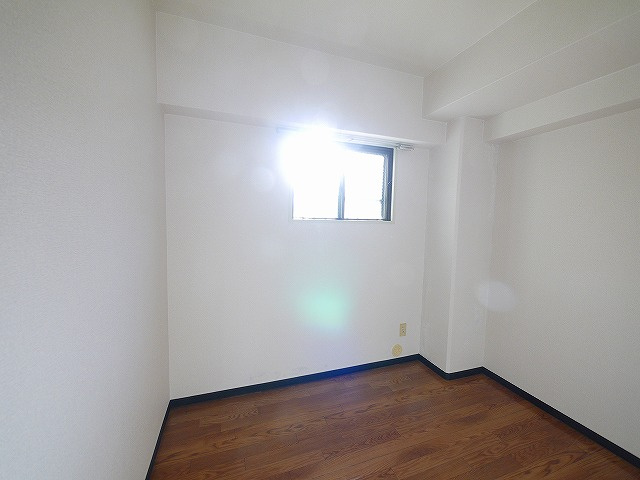 グランドライフ秋篠の寝室