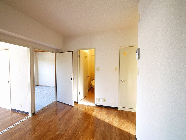 グランドライフ秋篠の洋室