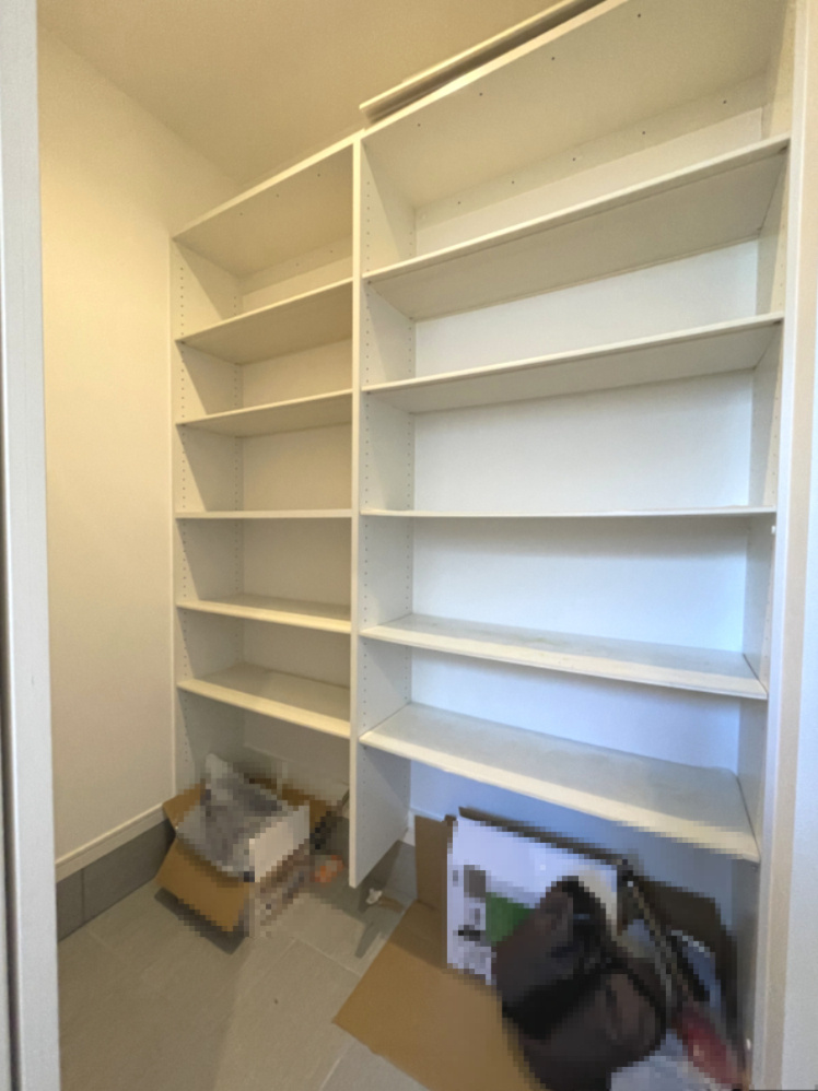 宇品西2丁目　一戸建ての収納|玄関シューズクロークです。広い土間収納のためアウトドア用品や防災グッズを置くこともできそうです