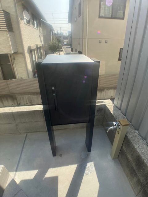 宇品西2丁目　一戸建てのその他|玄関そばには、車や庭のお手入れに便利な立水栓と、不在時の荷物受け取りが安心な宅配ボックスがあります。