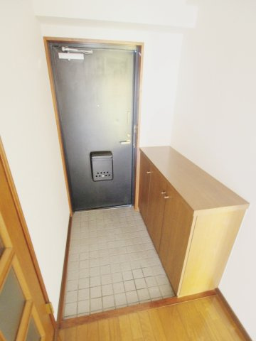 安芸郡海田町堀川町の賃貸マンションの玄関