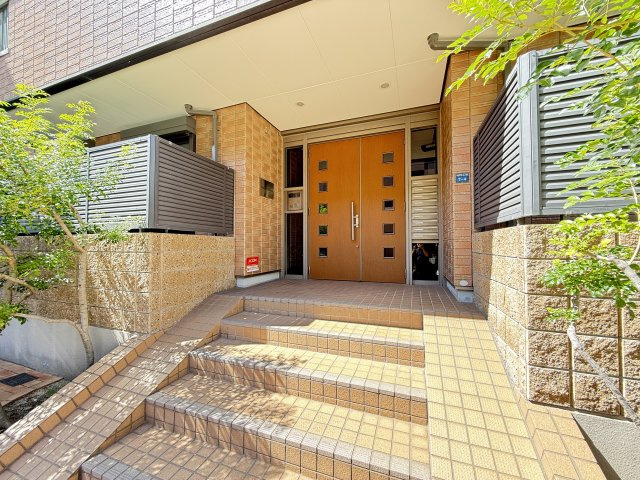 オーベルジュ岡本のエントランス