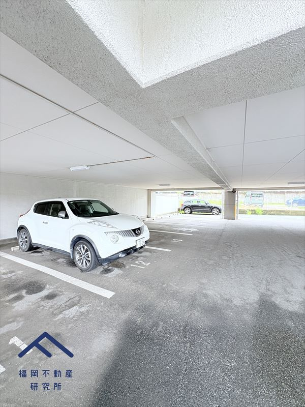 アルフィーネ大野城の駐車場