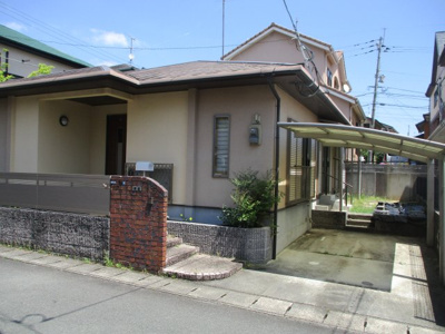 【外観】 | 西区池田2丁目 | [現在リフォーム中]建物の屋根・壁はこれから塗装を行います。
