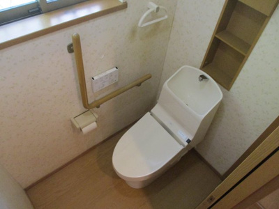 【トイレ】 | 西区池田2丁目 | [現在リフォーム中]トイレはLIXIL社製の壁リモコンタイプ、シャワ－便座付アメージュ便器を新設しま