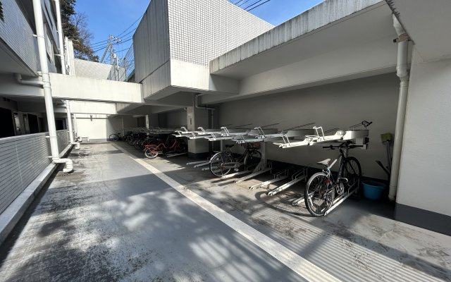 ダイアパレス清水ヶ丘スウィートガーデンの駐輪場|スタンド付きの整頓された駐輪場です♪