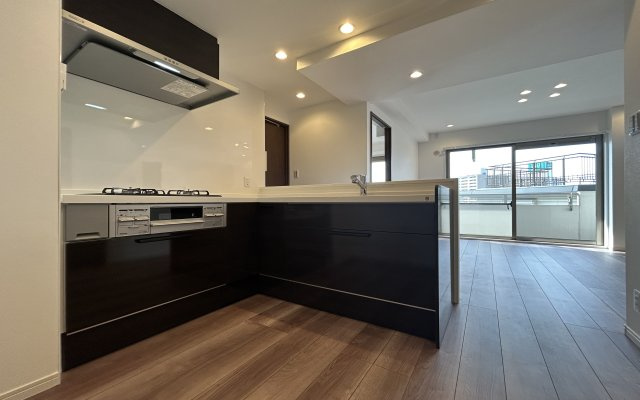 ダイアパレス清水ヶ丘スウィートガーデンのキッチン|リビングが見渡せるカウンターキッチン、お料理をしながら大切な家族との会話も楽しめそう家族のコミュニケーションが生まれそうなキッチンですね♪