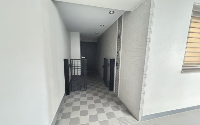 ダイアパレス清水ヶ丘スウィートガーデンの玄関|プライバシー性も確保される専用玄関ポーチ付きの住戸♪
ホワイトとグレーのチェック柄でオシャレですね♪