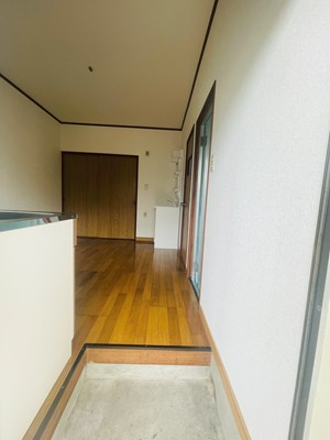 にしむらアパート鶴田の玄関