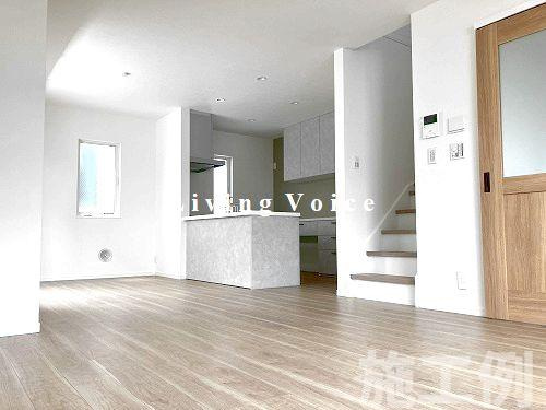 【居間・リビング】 | 【仲介手数料０円】藤沢市辻堂元町5丁目　新築一戸建て　2号棟　全2棟 | 藤沢市辻堂元町5丁目　新築一戸建て　2号棟　全2棟