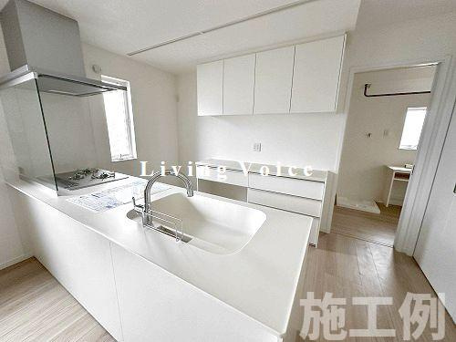 【キッチン】 | 【仲介手数料０円】藤沢市辻堂元町5丁目　新築一戸建て　2号棟　全2棟 | 藤沢市辻堂元町5丁目　新築一戸建て　2号棟　全2棟