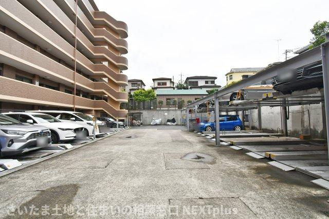 コスモ浦和ガーデンフォルムの駐車場|『物件を今日見てみたい』といった当日のご案内、同条件などの物件、他社様掲載物件もご紹介可能！一日でまとめて内覧したい方、ぜひ当社までお問い合わせ下さい。スタッフ一同皆様のご連絡お待ちしております！