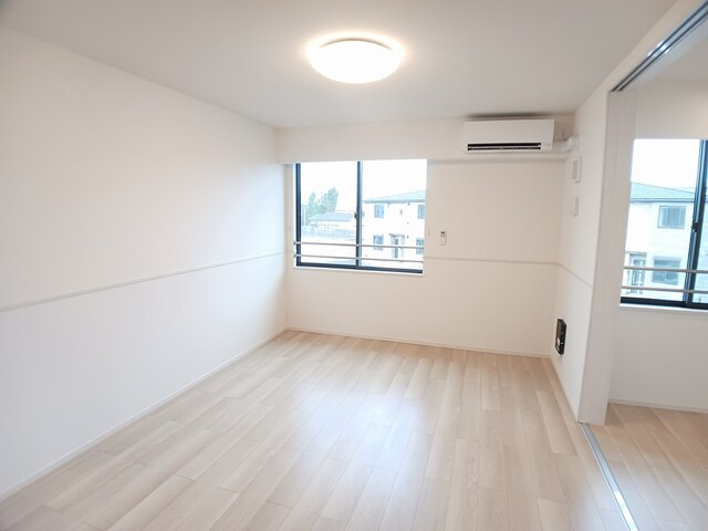 アイランドヒルズ右籾　Ⅲの居間・リビング|その他