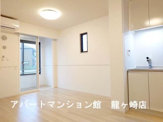 アイランドヒルズ右籾　Ⅲの居間・リビング|その他