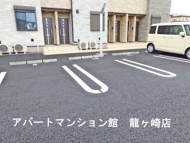 アイランドヒルズ右籾　Ⅱの駐車場