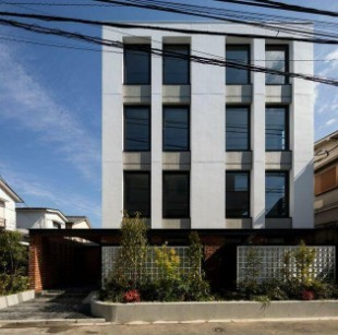 【外観】 | PASEO新中野 | 鉄筋コンクリート造のがっちりとした建物。