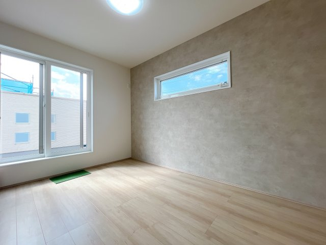 深谷市上柴町東3丁目　新築住宅の洋室