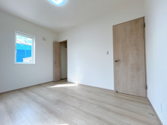 深谷市上柴町東3丁目　新築住宅の洋室