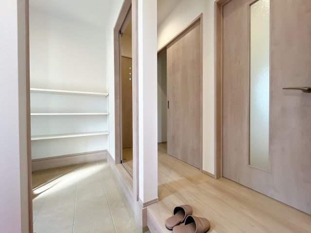 深谷市上柴町東3丁目　新築住宅の玄関