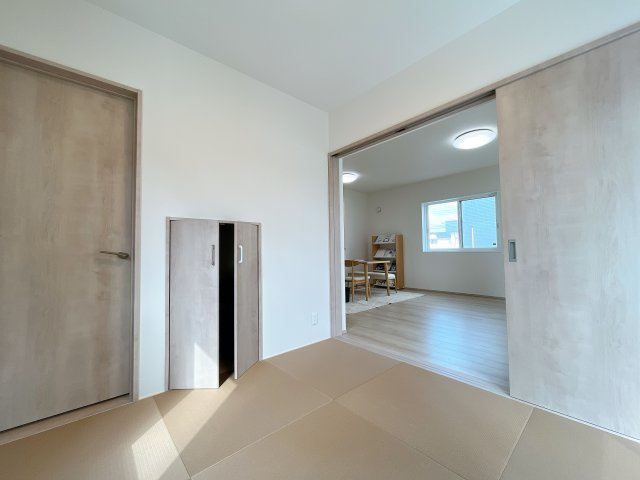 深谷市上柴町東3丁目　新築住宅の洋室