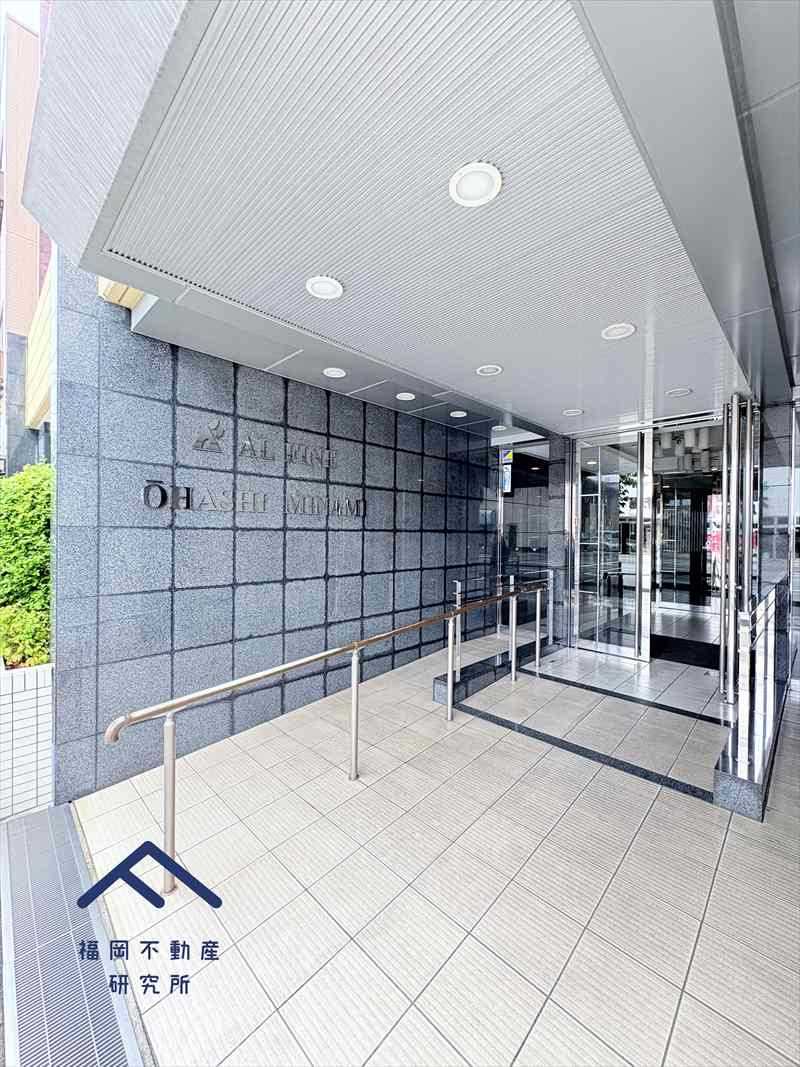 アルフィーネ大橋南のエントランス