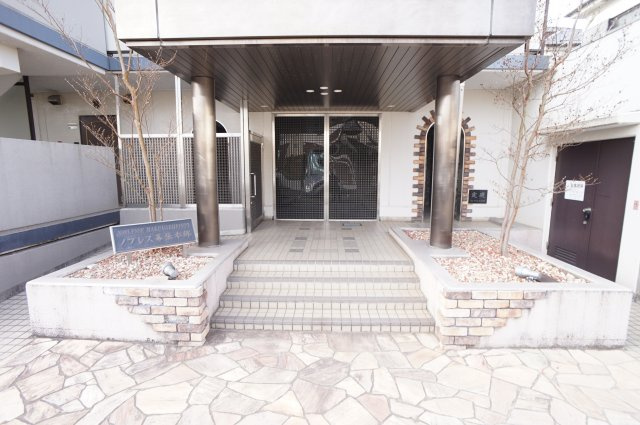 千葉市花見川区幕張本郷５丁目の賃貸マンションのエントランス