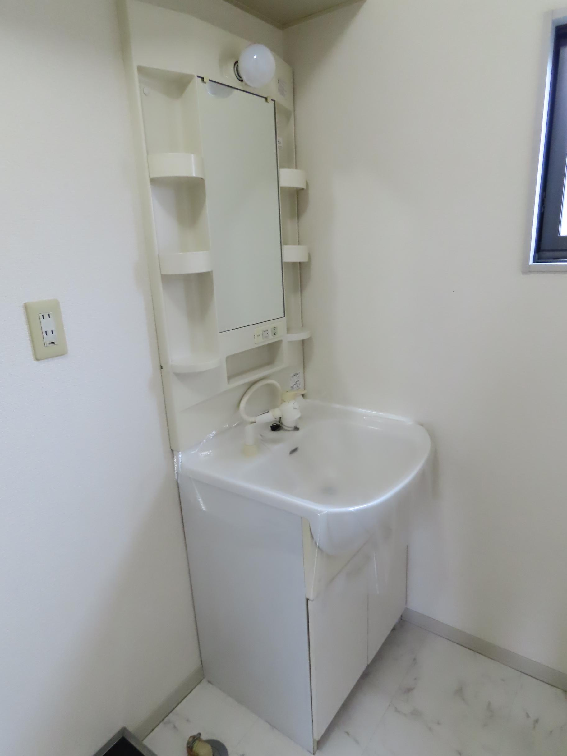 メゾンヤスアキーナＤ号棟の洗面所|写真は101号室です