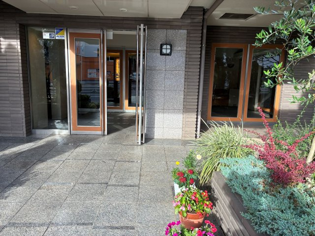 カームステージ青葉台のエントランス