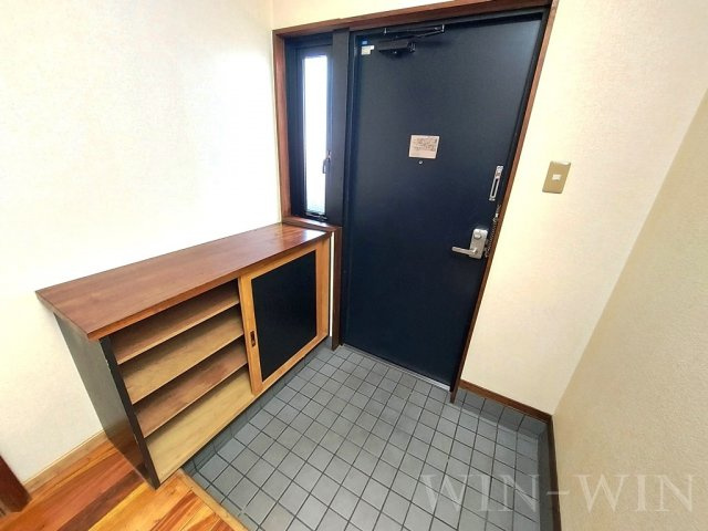 ユトリロつつじが丘 2の玄関