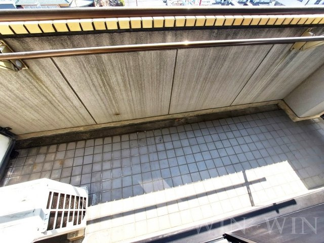 ユトリロつつじが丘 2のバルコニー