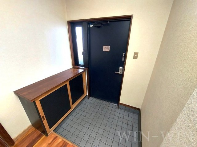 ユトリロつつじが丘 2の玄関