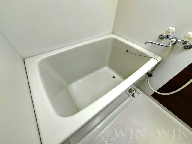 ユトリロつつじが丘 2の浴室