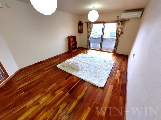 ユトリロつつじが丘 2の居間・リビング