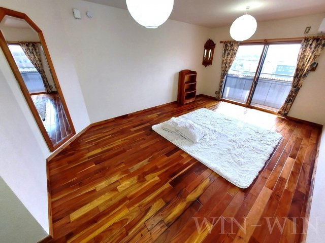 ユトリロつつじが丘 2の居間・リビング