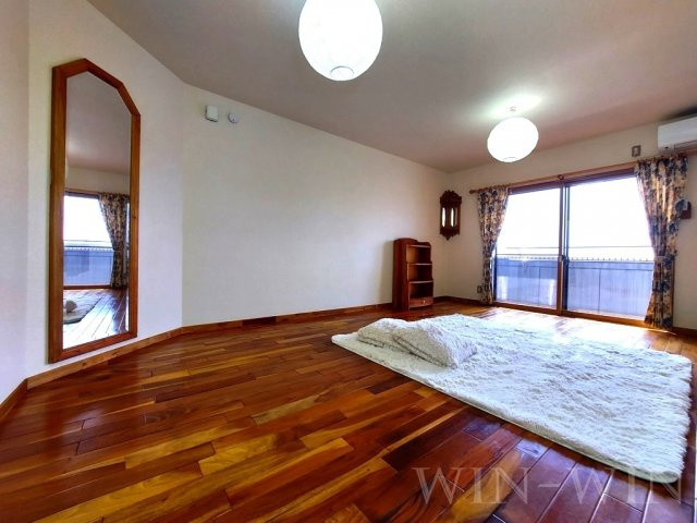 ユトリロつつじが丘 2の居間・リビング