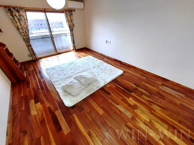 ユトリロつつじが丘 2の居間・リビング