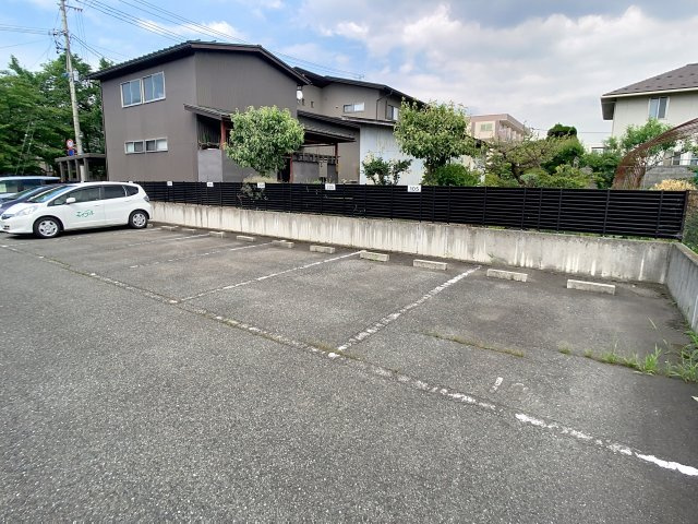 ウィルモア・Nの駐車場