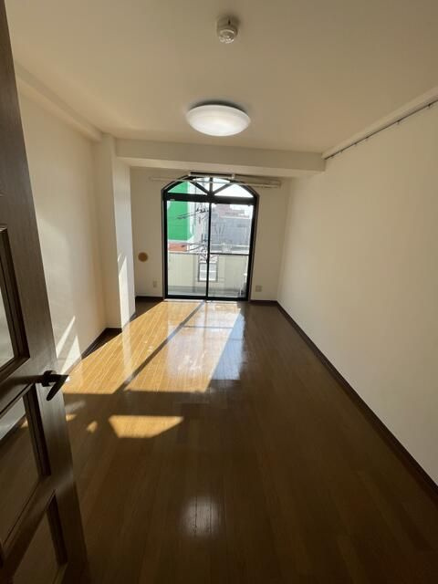 アクセス中河原の内装