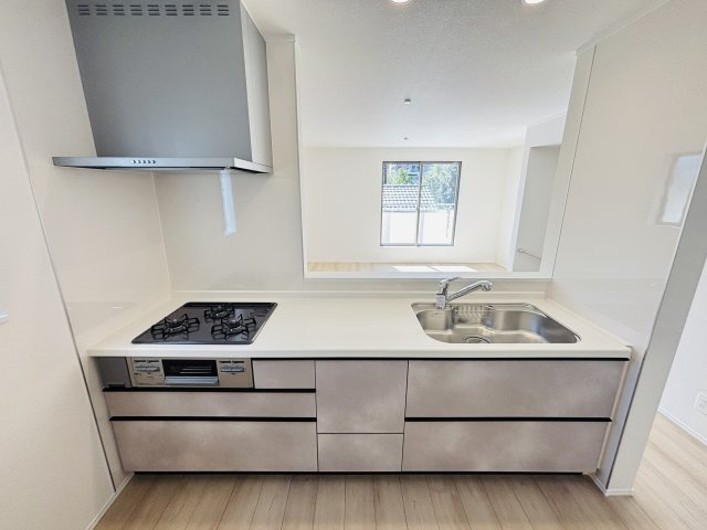 西区笠取町3期｜名古屋市の戸建ならホームアップのキッチン|お子様を見守りながらお料理ができるオープン対面キッチン