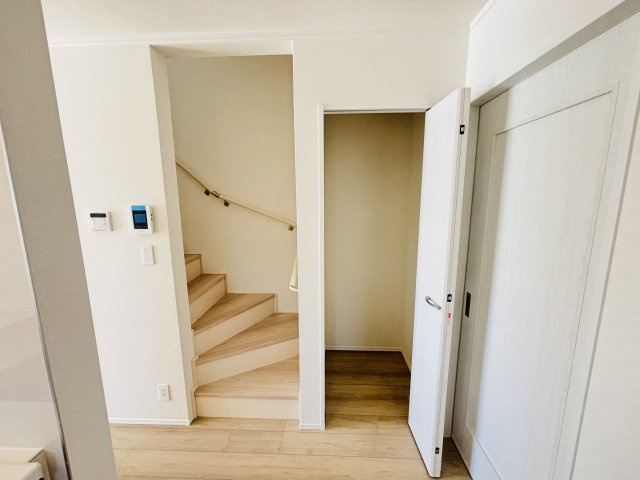 西区笠取町3期｜名古屋市の戸建ならホームアップの収納|消耗品のストックに便利な収納庫