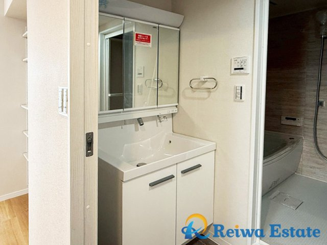 ハイホーム湘南茅ヶ崎の独立洗面台