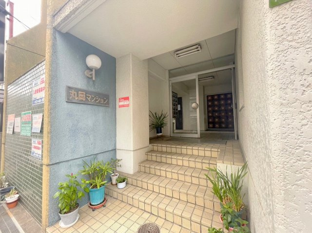 丸岡マンションのエントランス