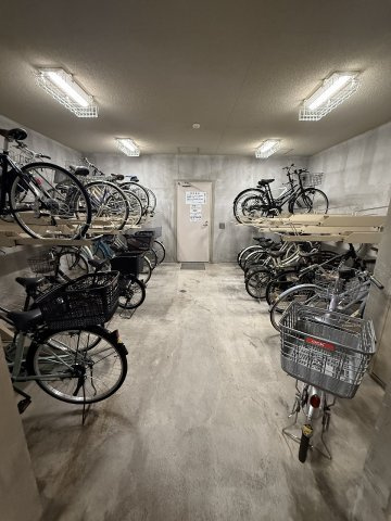 アクシルコート上野の駐輪場