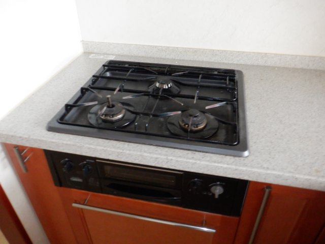 アクシルコート上野のキッチン|ガスコンロ3口