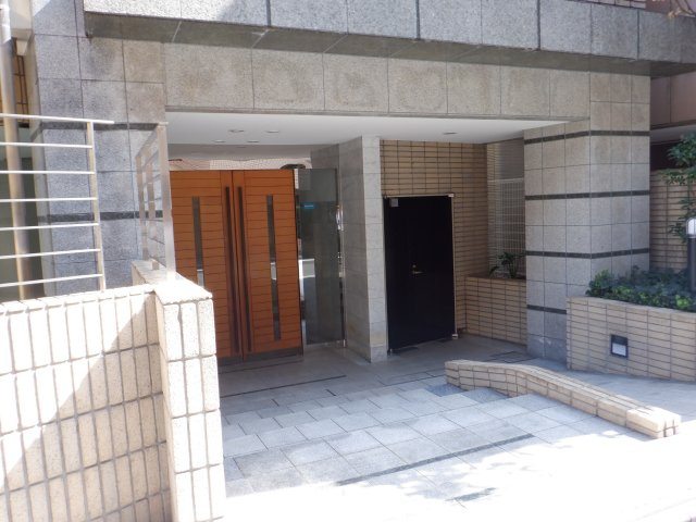 アクシルコート上野のエントランス