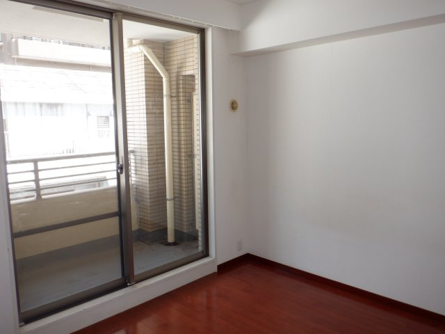 アクシルコート上野の洋室