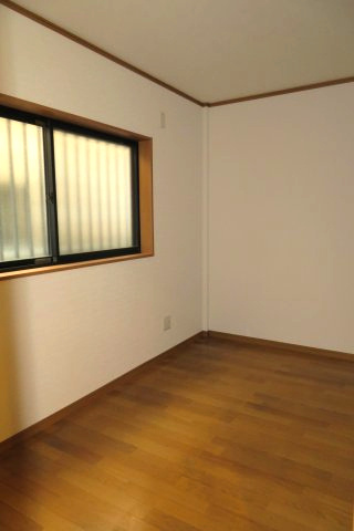 東大阪市新上小阪　中古一戸建の洋室