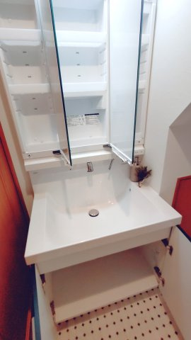 東大阪市新上小阪　中古一戸建の独立洗面台