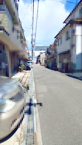 東大阪市新上小阪　中古一戸建の前面道路含む現地写真